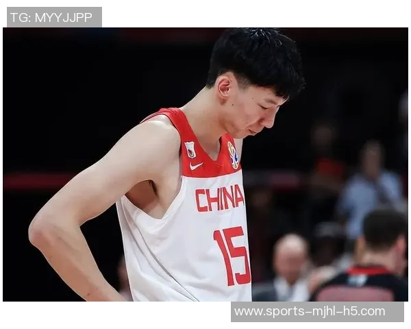 媒体人分析周琦单打风格对球队进攻流畅性的影响与战术调整建议 媒体人分析周琦单打风格对球队进攻流畅性的影响与战术调整建议